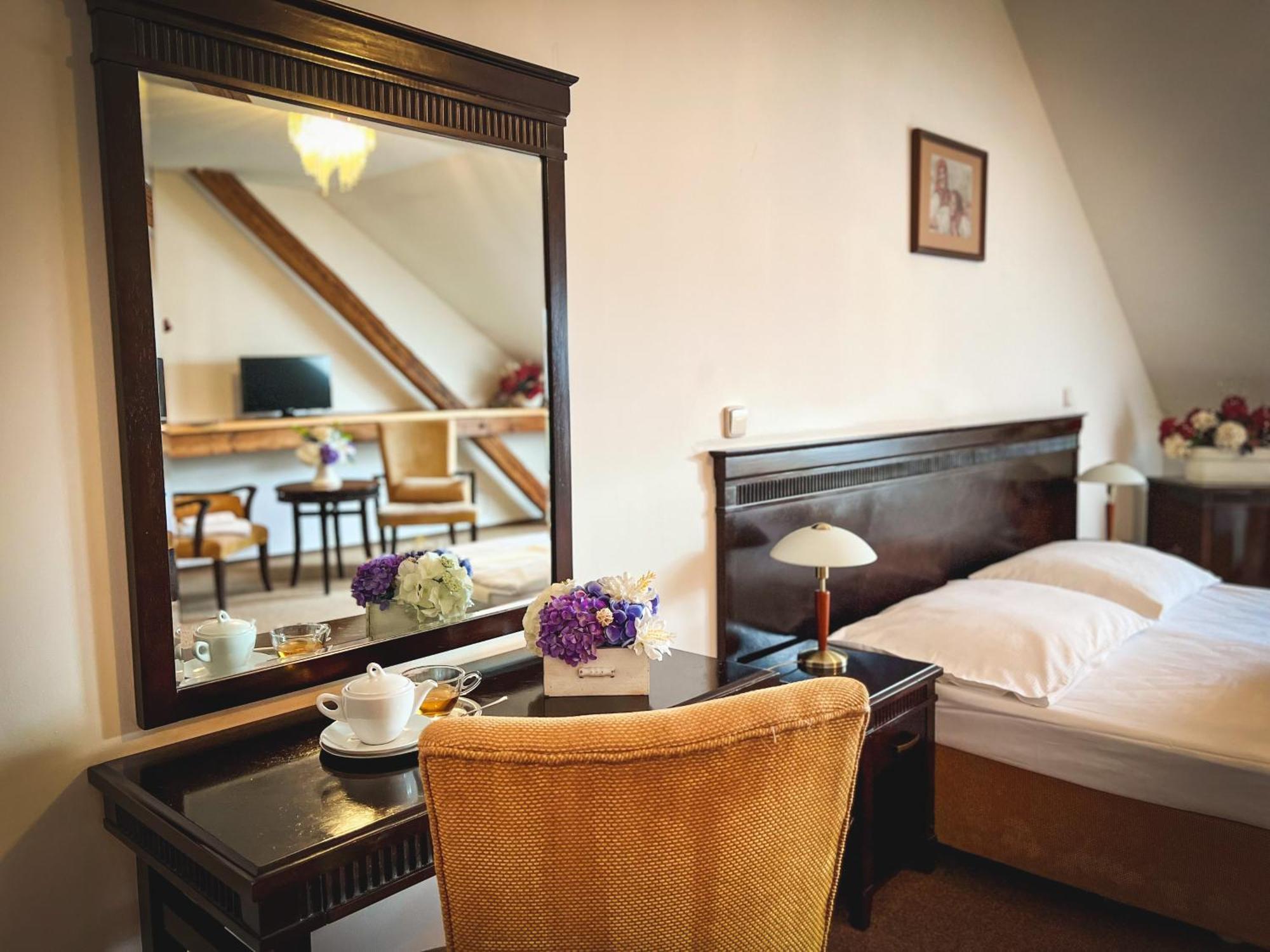 Hotel U Zeleneho Stromu 네포묵 외부 사진