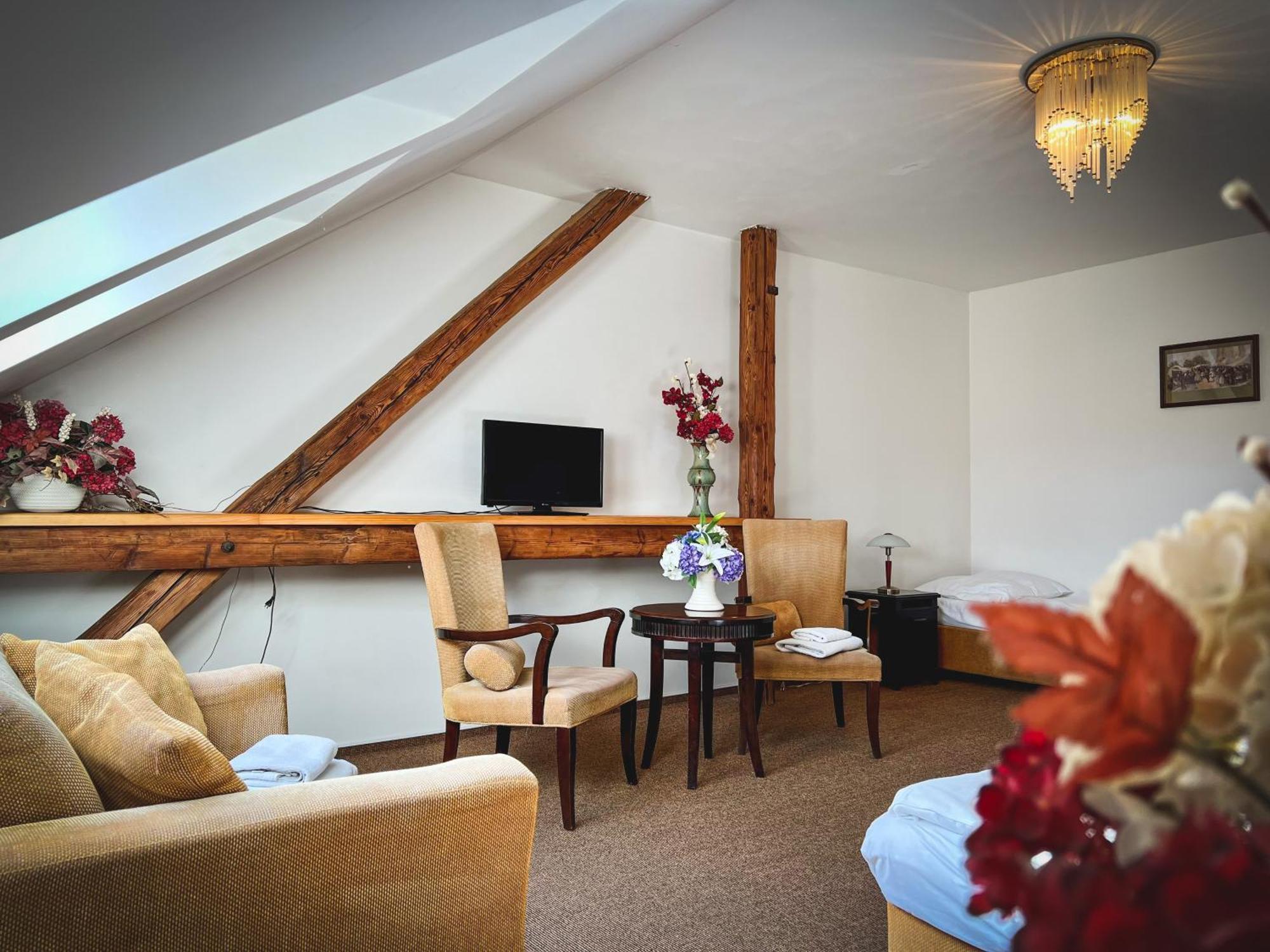 Hotel U Zeleneho Stromu 네포묵 외부 사진