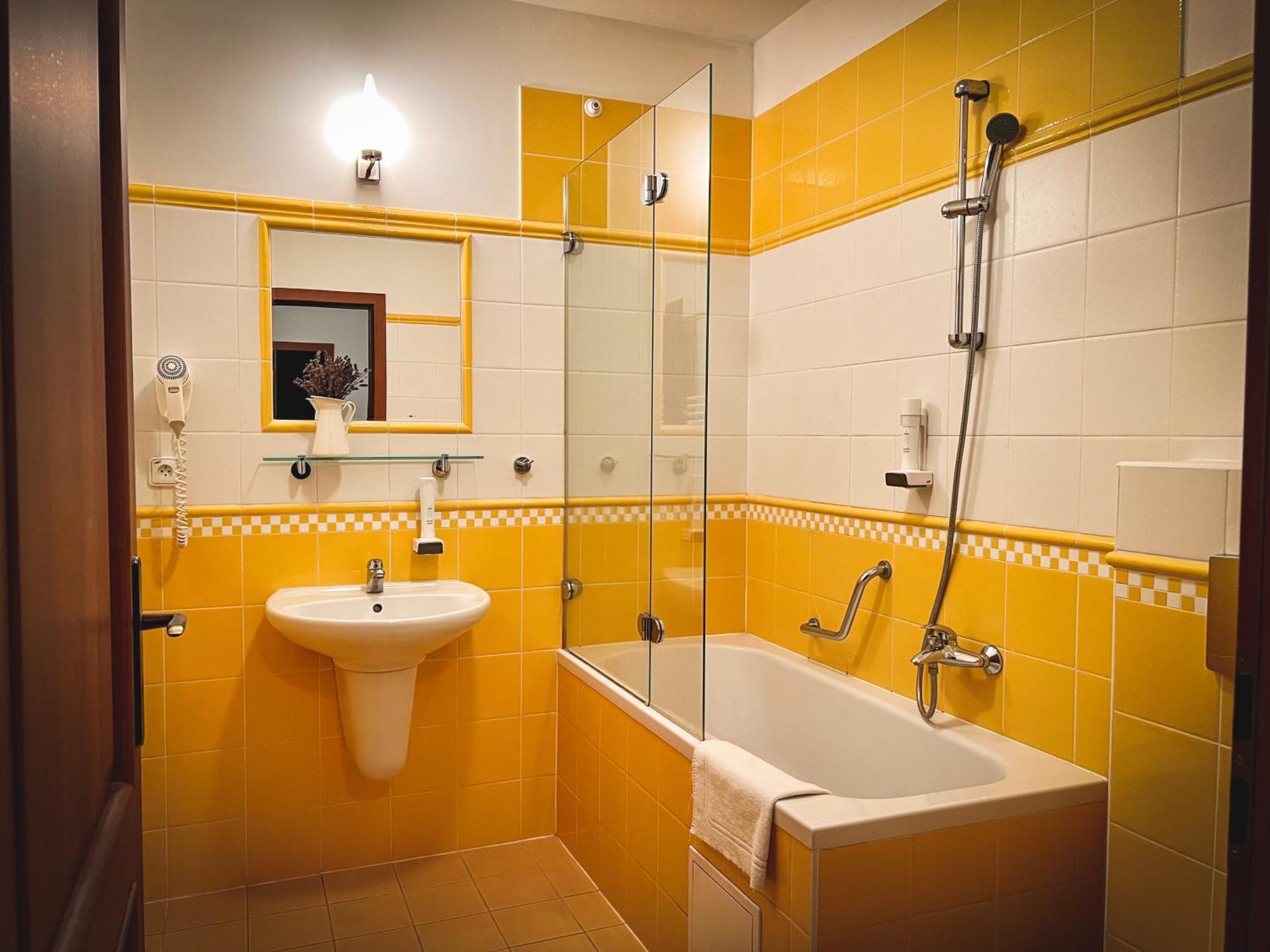 Hotel U Zeleneho Stromu 네포묵 외부 사진