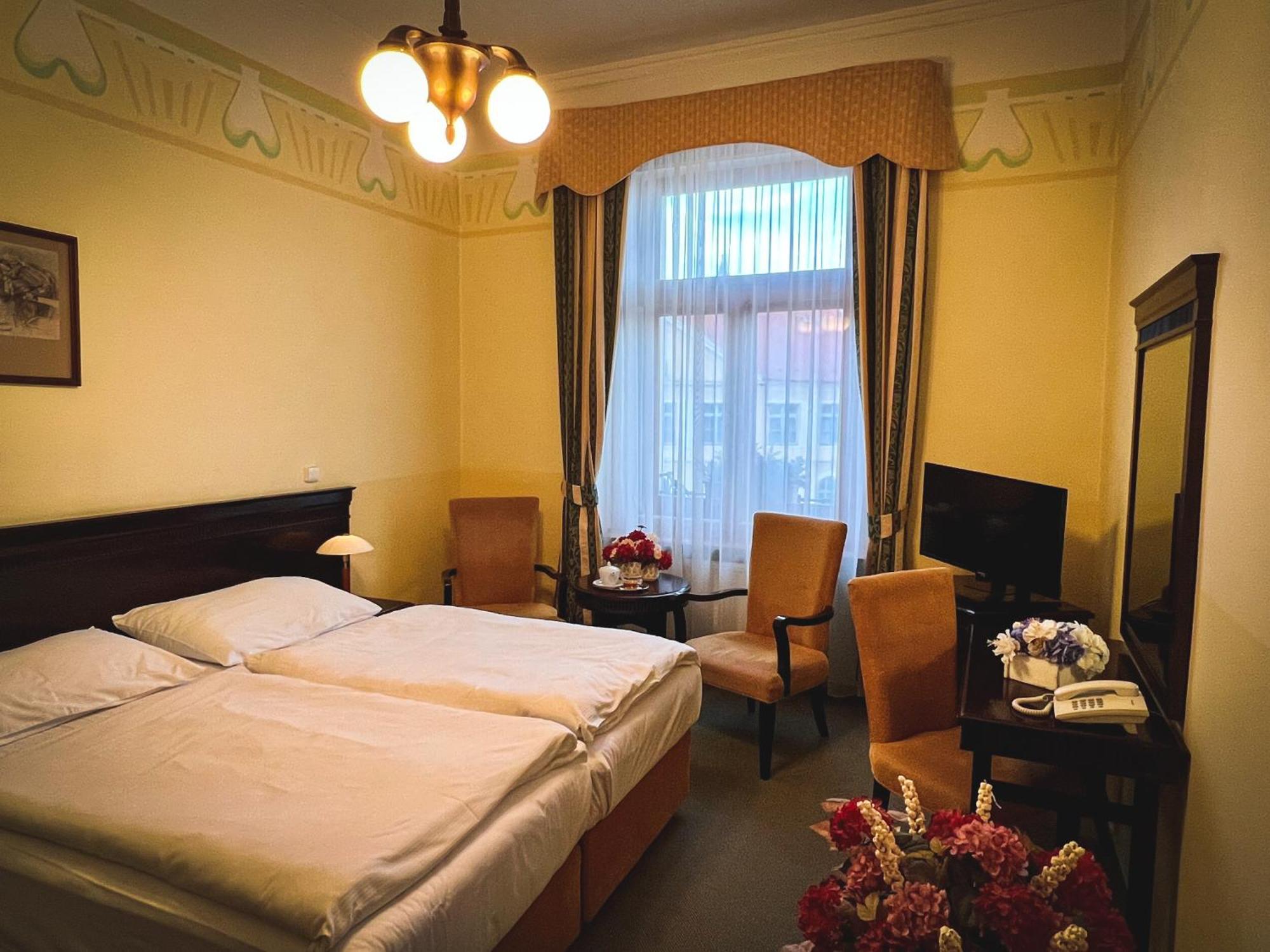 Hotel U Zeleneho Stromu 네포묵 외부 사진