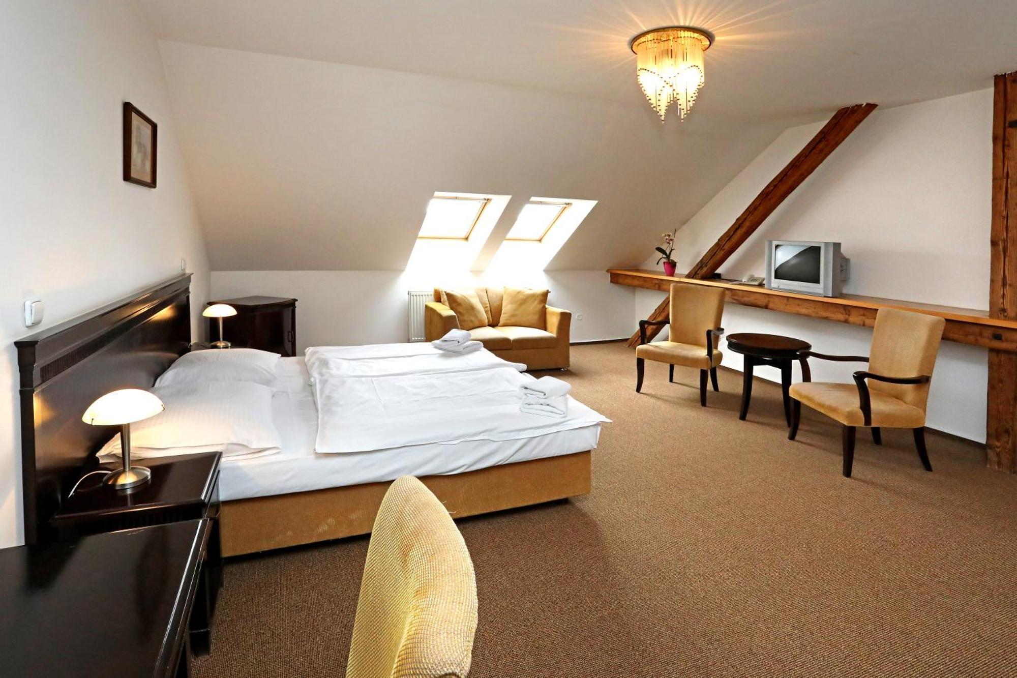 Hotel U Zeleneho Stromu 네포묵 외부 사진