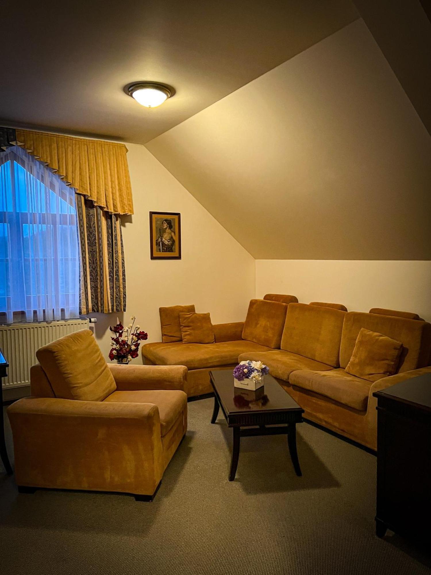 Hotel U Zeleneho Stromu 네포묵 외부 사진