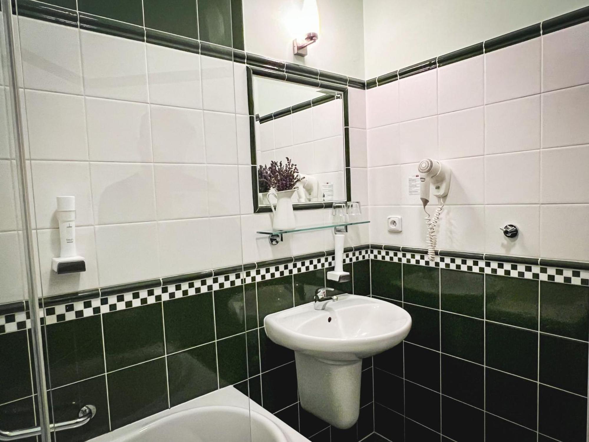 Hotel U Zeleneho Stromu 네포묵 외부 사진