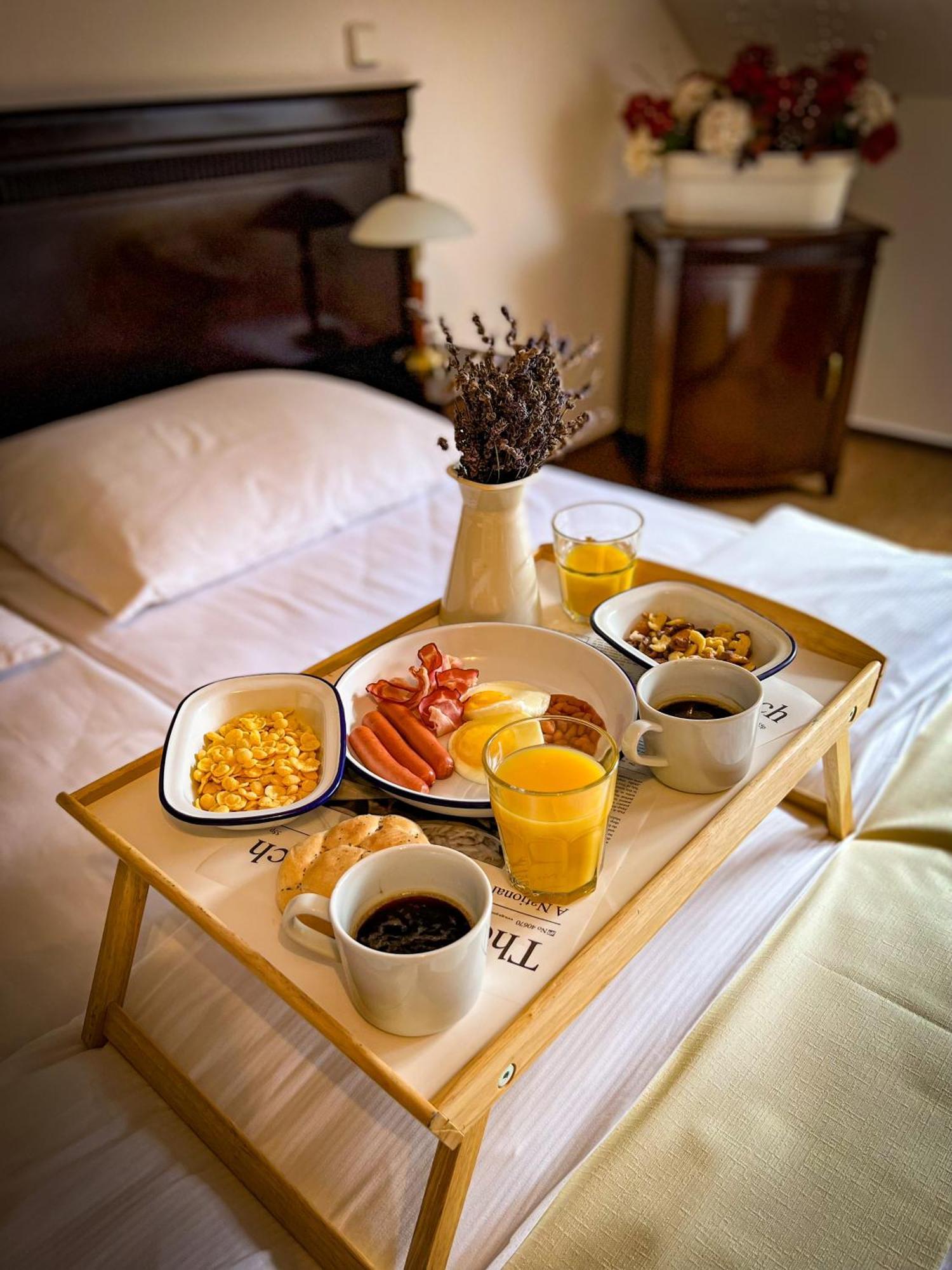 Hotel U Zeleneho Stromu 네포묵 외부 사진