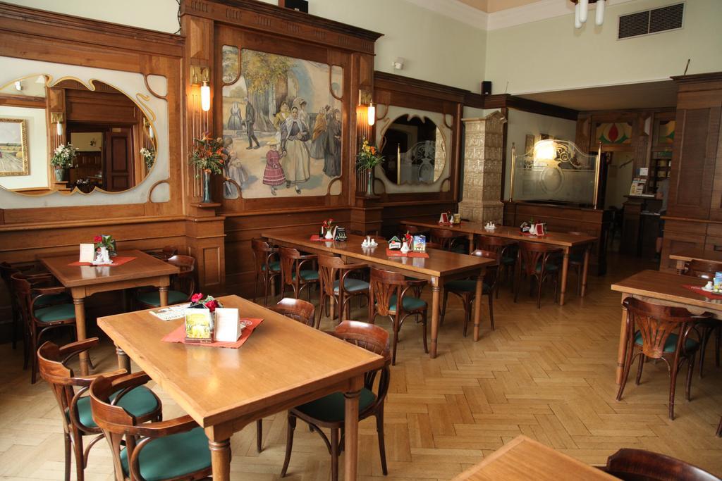 Hotel U Zeleneho Stromu 네포묵 외부 사진