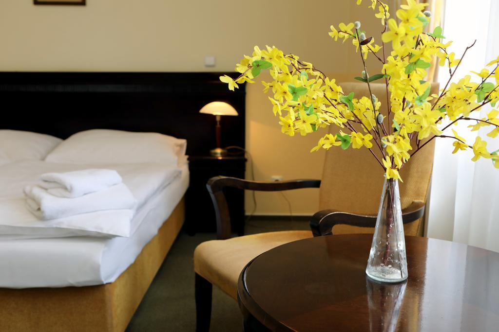 Hotel U Zeleneho Stromu 네포묵 외부 사진