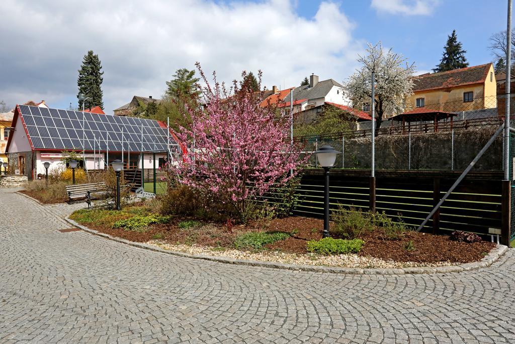 Hotel U Zeleneho Stromu 네포묵 외부 사진