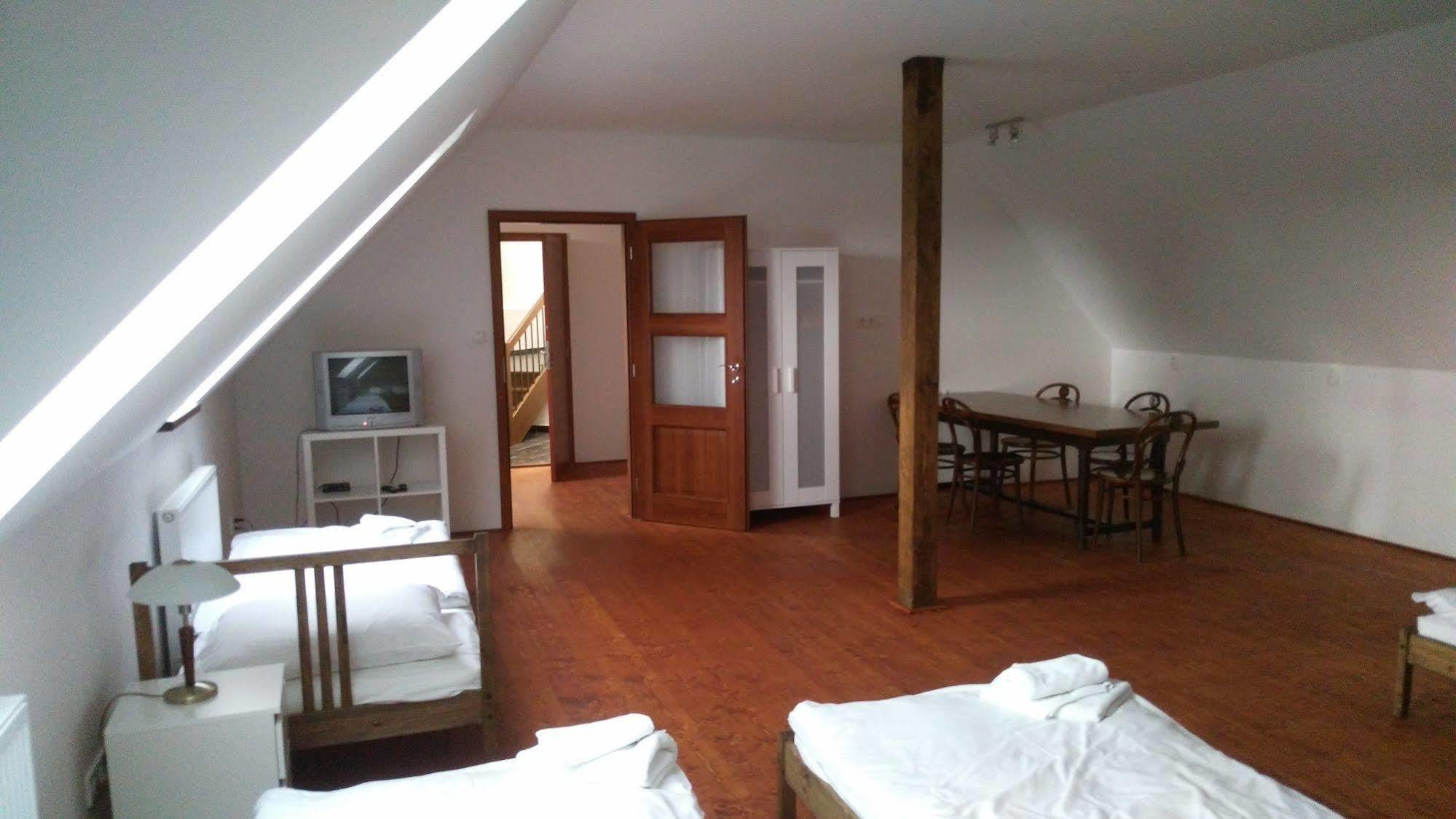 Hotel U Zeleneho Stromu 네포묵 외부 사진